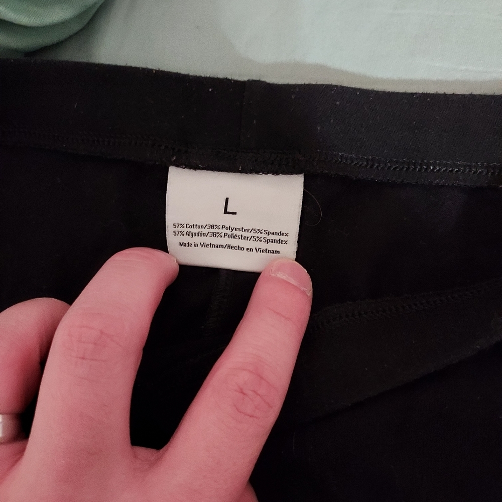 Black leggings size large with defect